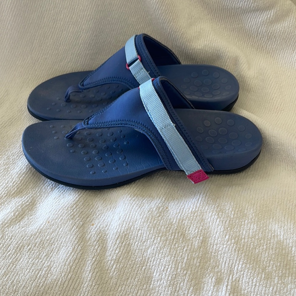 Vionic sandals 8.5